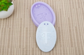 SILICON MOLD W/LETTER F 7.5X5.5X1.2CM MLD041