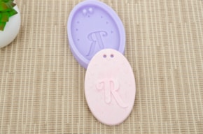 SILICON MOLD W/LETTER R 7.5X5.5X1.2CM MLD053