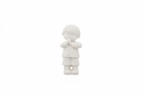 BOY PRAYING 2.5X5.4CM FLAT ON BACK